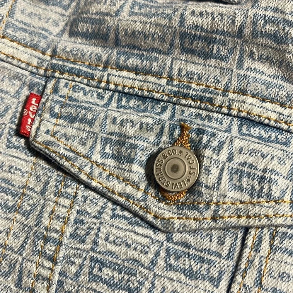 NWT Levi’s denim jacket M